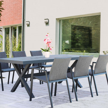 Arredo da esterno con poltrone Djerba in alluminio antracite e seduta in textilene imbottito, perfette per ambienti outdoor eleganti.