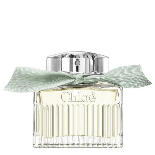 Flacone di profumo Chloe Eau de Parfum naturale da 50 ml in vetro trasparente con fiocco verde, cassa elegante e dettagli argentati