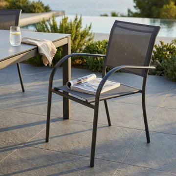 Poltrona impilabile struttura alluminio seduta schienale textilene 56x63x86cm