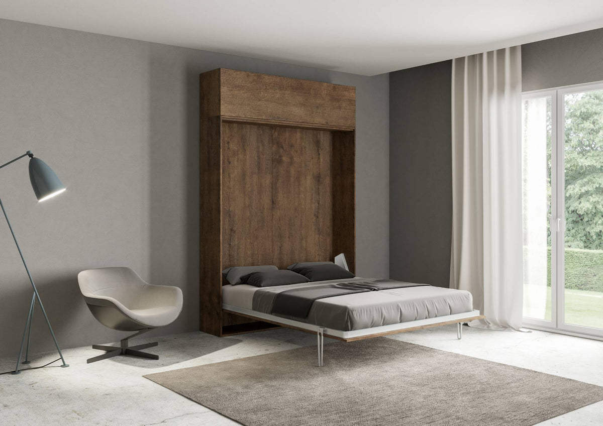 Letto Kentaro legno scuro con pensile aperto, una piazza e mezza, ideale per ambienti multifunzionali. Comfort e praticità in verticale.