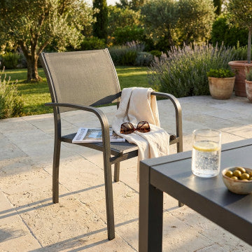 Poltrona struttura alluminio verniciato, seduta textilene, 56x65x87 cm
