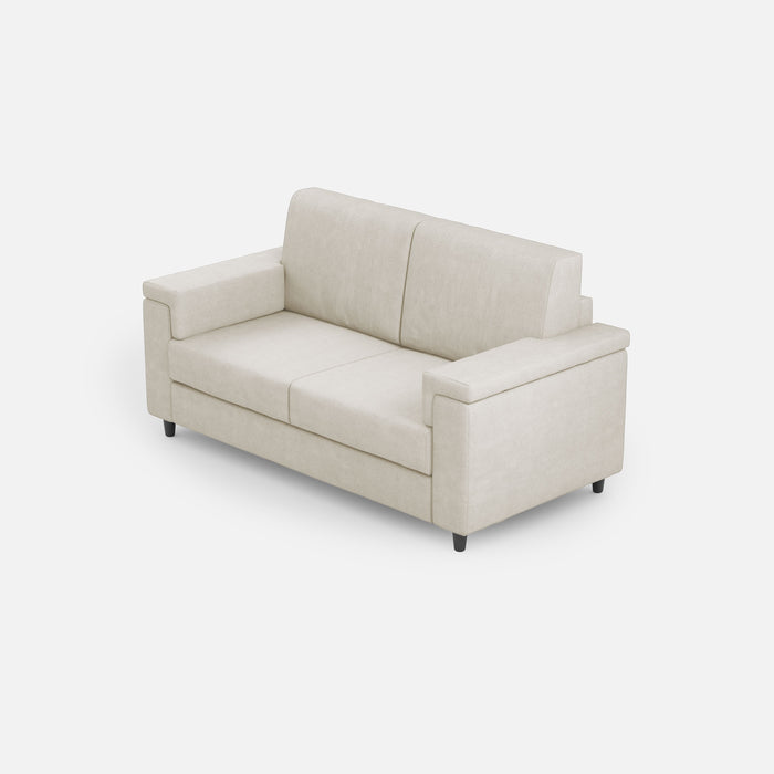 Vista angolare del Divano Marrak 2 posti panna, design compatto e lineare, perfetto per spazi ridotti e ambienti moderni.