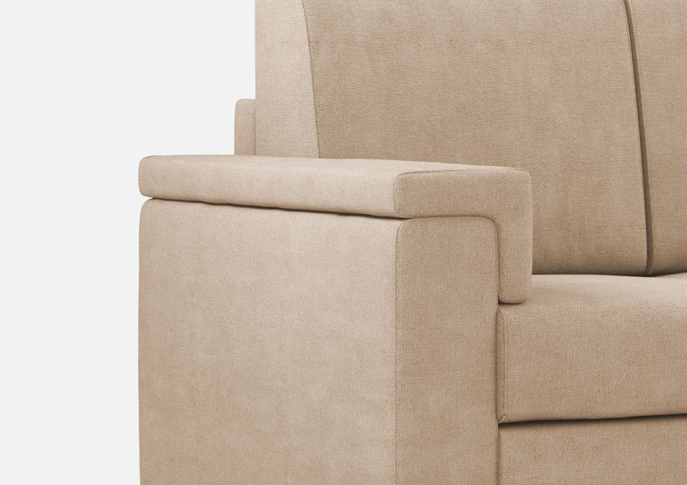 Vista laterale del bracciolo sinistro del divano Marrak 2 posti medio beige, con finiture eleganti e linee pulite.