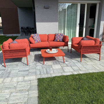 Divano 3 posti con poltrona e tavolino, struttura alluminio, rivestimento corda PVC