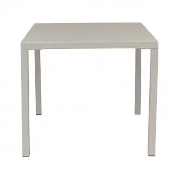 Vista frontale del Tavolo Manchester impilabile 80 X 80 in acciaio verniciato a polvere colore tortora, design semplice e funzionale.