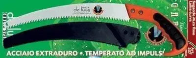Segaccio c/fodero lama curva mm 330 con dentatura in acciaio extraduro e manico antiscivolo, ideale per tagli precisi nel giardinaggio.