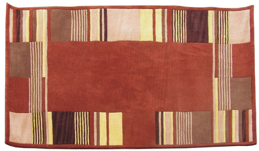 Tappeto soggiorno indiano tufted con fantasia geometrica in tonalità calde di rosso, beige e marrone, dimensioni 160x230 cm, spessore 2 cm