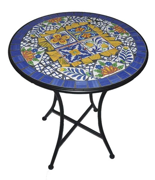 Tavolo Blu Makari tondo Ø 60 cm con struttura in ferro trattato e piano in ceramica a mosaico colorato. Ideale per esterni eleganti e resistenti.