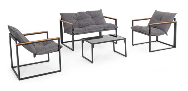 Set di salotti da esterno con struttura in acciaio nero, cuscini grigi e braccioli in legno, ideale per giardini e terrazze
