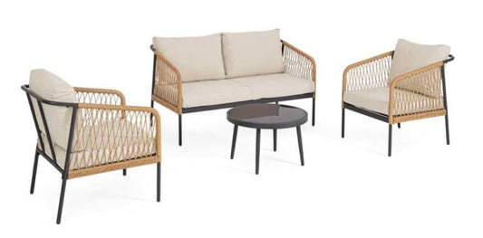 Set salotto da esterno in alluminio color naturale con struttura leggera, divano e poltrone con cuscini beige, tavolino rotondo, stile elegante