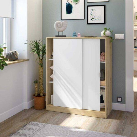 Scarpiera con ante scorrevoli in legno chiaro e bianco, ideale per ingresso, con spazio interno per scarpe e decorazioni moderne, in ambiente luminoso