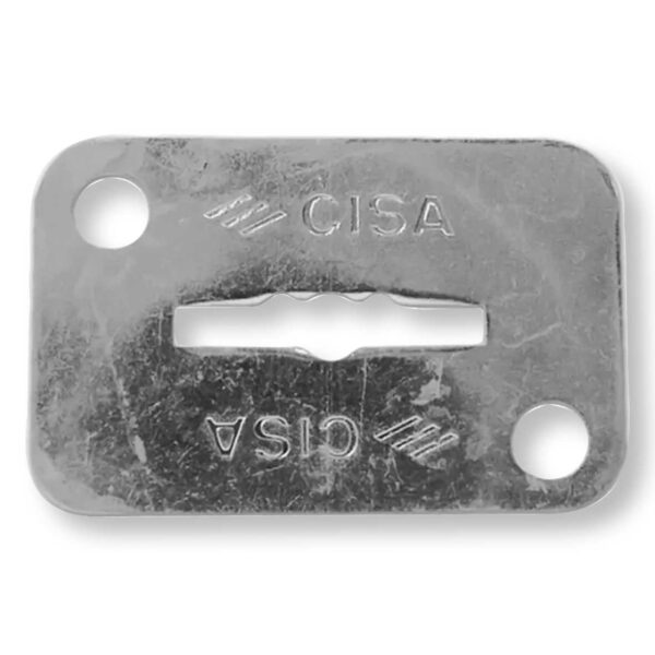 Borchia in acciaio zincato 30x46 mm per serrature ferro, anticorrosione, con due fori di fissaggio e incisione CISA. Ideale per accessori ferramenta.