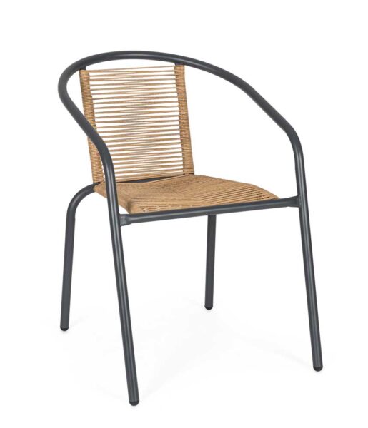 Sedia da esterno Estela con struttura in acciaio nero, seduta e schienale in intreccio naturale in rattan, ideale per arredi outdoor eleganti