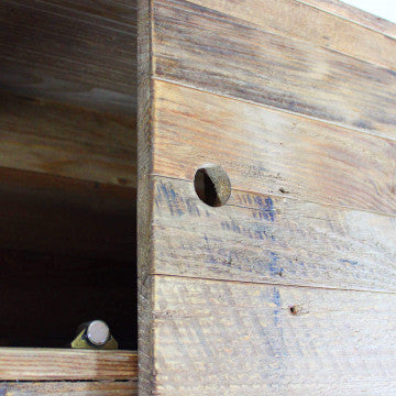 Mobile con 2 ripiani e 4 ante in legno di pino riciclato 99x40x190 cm