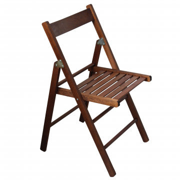 Sedia pieghevole in legno di faggio color noce con seduta a listelli, ideale per uso esterno in giardino o terrazzo.