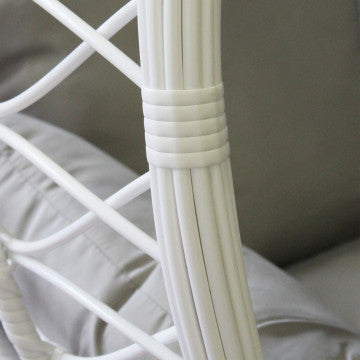 Dondolo con struttura metallo tortora e seduta wicker grigio, bianco o naturale