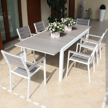 Set da pranzo da esterno con sei poltrone Cervia e tavolo rettangolare, struttura in alluminio bianco e finitura Polywood grigia.
