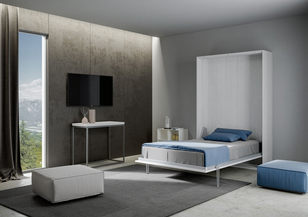 Letto a scomparsa Kentaro bianco aperto in ambiente moderno, pratico e confortevole. Soluzione salvaspazio elegante per ogni tipo di stanza.