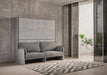 Letto a scomparsa Kando Sofà effetto cemento chiuso in soggiorno moderno, perfetto per arredare con stile e funzionalità ambienti piccoli.