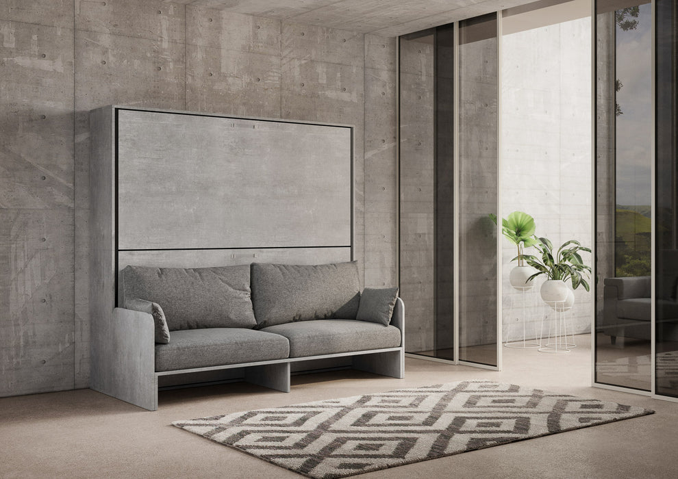 Letto a scomparsa Kando Sofà effetto cemento chiuso in soggiorno moderno, perfetto per arredare con stile e funzionalità ambienti piccoli.