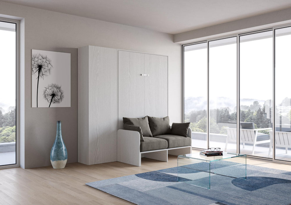 Letto a scomparsa Kentaro Sofà in soggiorno luminoso, perfetto per ambienti moderni con vista panoramica.
