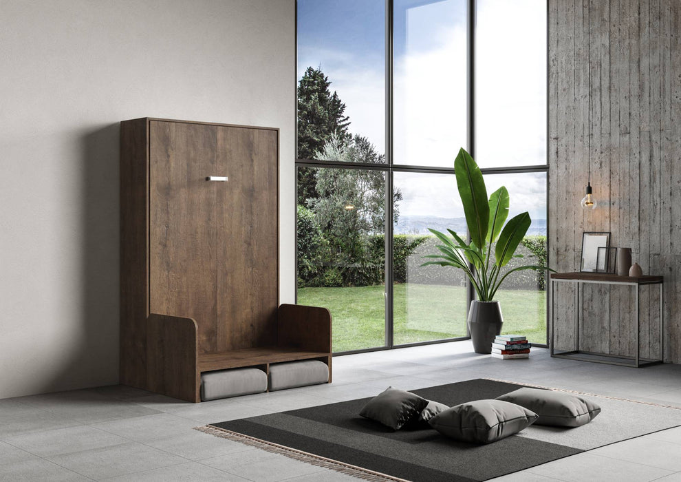 Letto Kentaro Sofà aperto in legno scuro, evidenzia la praticità del sistema a scomparsa verticale per ambienti multifunzionali.