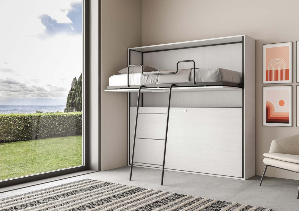Letto superiore Kando aperto con scala, struttura in bianco frassino, soluzione compatta per ambienti multifunzionali.
