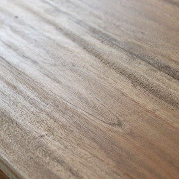 Mobiletto in rattan e legno riciclato, struttura robusta, peso 21 kg