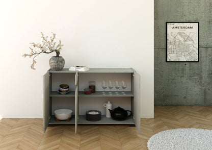 Interno madia Riflesso cashmere con ripiani per stoviglie e bicchieri. Soluzione funzionale per la zona giorno.