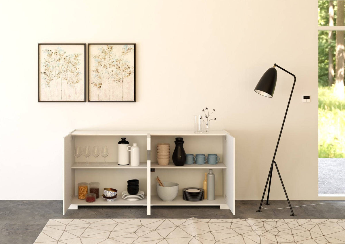 Interno credenza Riflesso bianco lucido con ripiani per stoviglie e bicchieri. Mobile pratico per organizzare la zona giorno.
