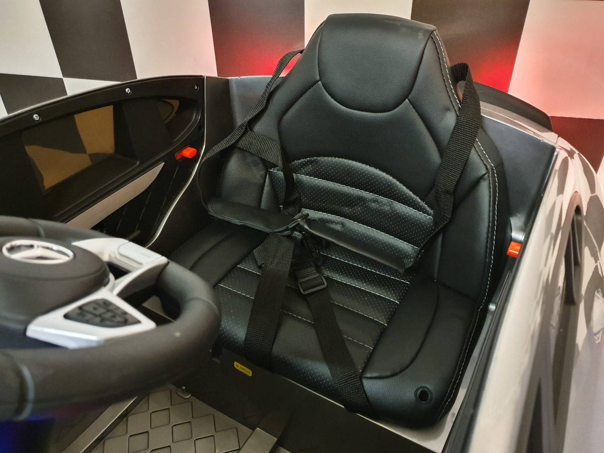 Ruota dell'auto elettrica per bambini Mercedes GLC 63 AMG, con cerchione in lega e pneumatico in gomma antiscivolo.