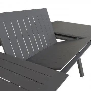 Tavolo Zante taupe completamente esteso a 300 cm, ideale per grandi riunioni all’aperto.