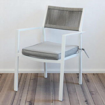 Poltrona impilabile in alluminio e corda con cuscini 55,5x62,5x83,5 cm