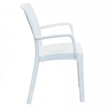 Vista laterale della Poltrona Indiana bianca in wicker con struttura plastica stampata. Design ergonomico per comfort e stile.