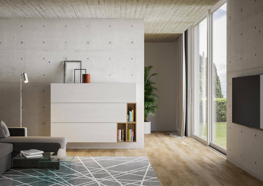 Parete soggiorno Isoka A19 con pensili profondi e vani a giorno in legno, perfetta per un living elegante e funzionale dal design contemporaneo.