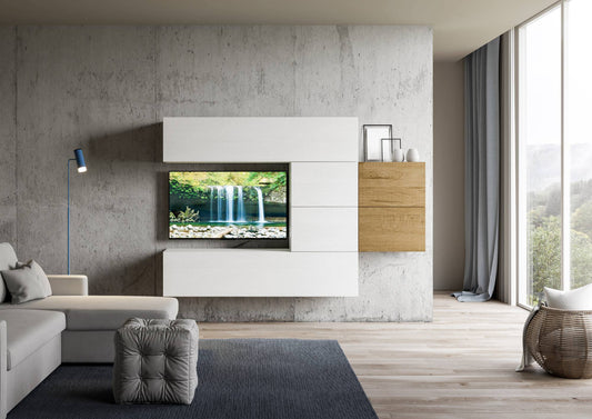 Parete Attrezzata Soggiorno Isoka A24 installata in salotto moderno, con TV integrata e pensili push-pull in bianco e rovere chiaro.