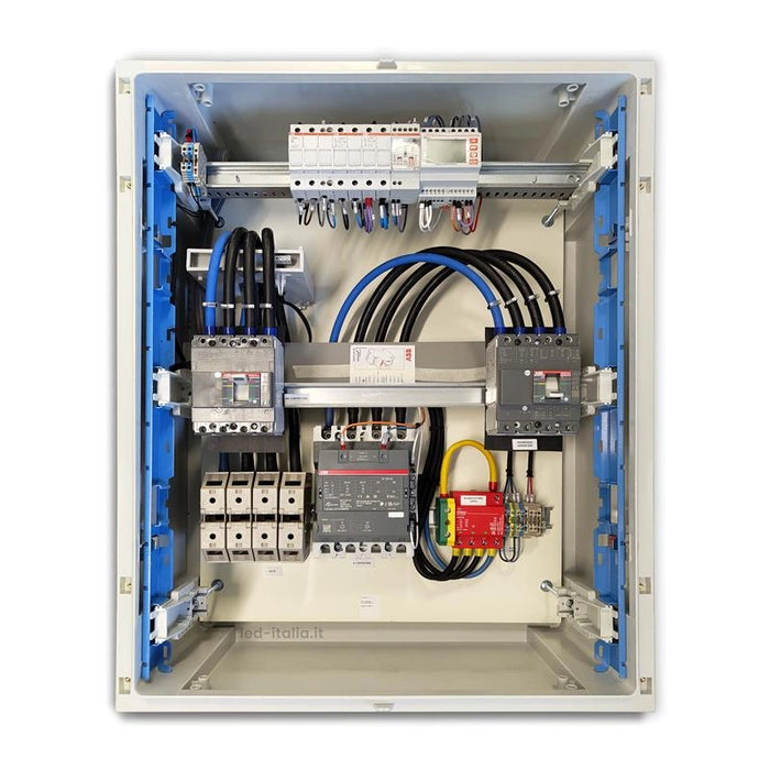 Interno del Quadro AC Trifase 100kW 160A 400V IP66 V-TAC per Fotovoltaico con componenti elettrici montati per distribuzione trifase.