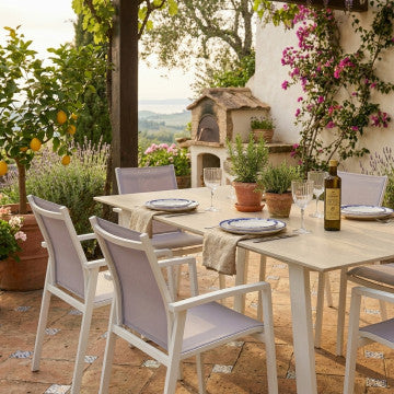 Tavolo 160x90 con piano in pietra sinterizzata e struttura alluminio