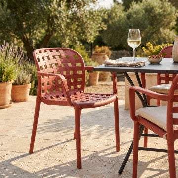Poltrona impilabile in polipropilene rosso 58x57,5x82,5 cm