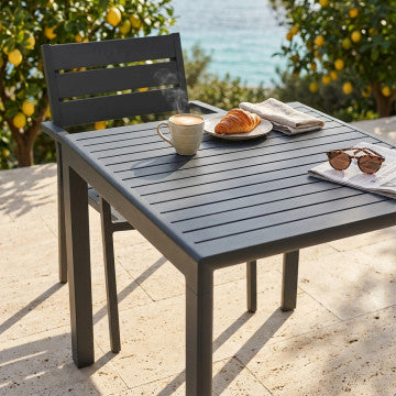 Tavolo in alluminio verniciato, struttura 80x80 cm, altezza 89,5 cm