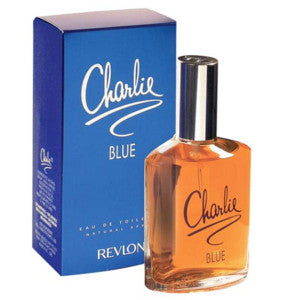 Flacone di eau de toilette Charlie Blu da 100 ml in vetro trasparente con tappo argento, confezione blu con logo bianco, fragranza femminile.