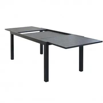 Tavolo Formentera allungabile in alluminio nero, elegante e funzionale per spazi outdoor.