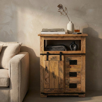 Mobile in legno di mango con anta scorrevole, ripiano e 3 cassetti