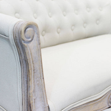 Divano elegante con capitonné in tessuto di lusso Divani Hobby Shop Solution   
