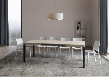 Tavolo allungabile Everyday telaio Antracite esteso per otto posti, soluzione funzionale per ospitare con stile in ambienti moderni.
