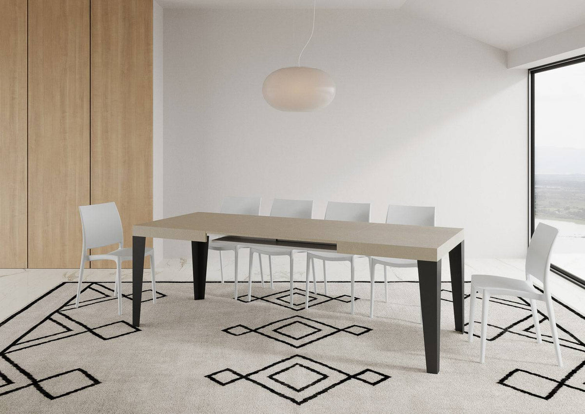 Tavolo Allungabile Flame con Gambe Antracite - Eleganza Italiana, esteso per ospitare più persone in sala da pranzo moderna.