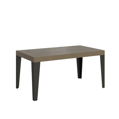 Tavolo Allungabile Flame con Gambe Antracite - Eleganza Italiana, in sala da pranzo con tappeto geometrico e lampadario moderno.