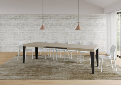 Tavolo Flame allungabile con gambe antracite e piano effetto cemento scuro, ideale per ambienti eleganti e spaziosi.