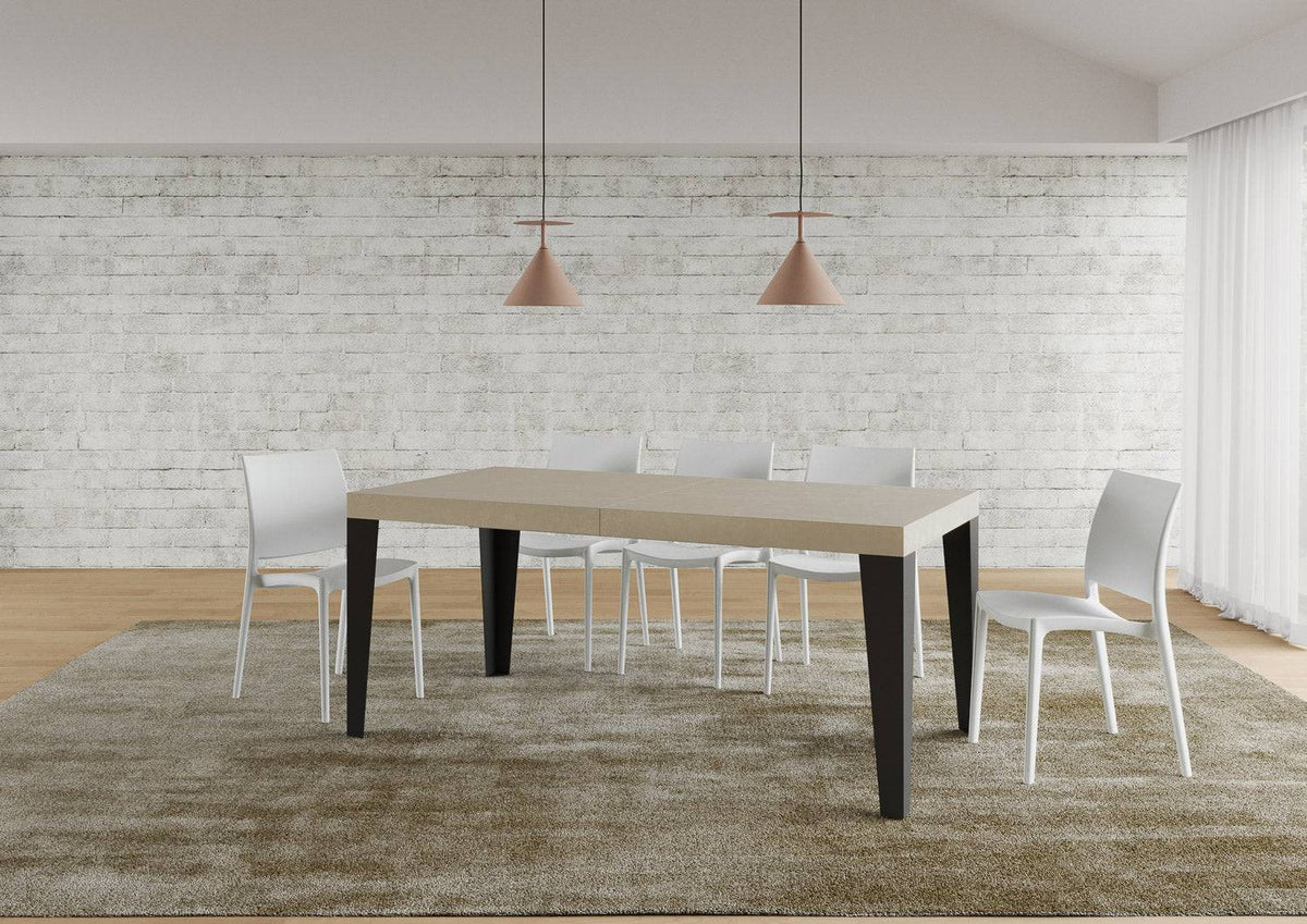 Tavolo Allungabile Flame con Gambe Antracite - Eleganza Italiana, esteso per 8 persone in sala da pranzo con parete in mattoni.