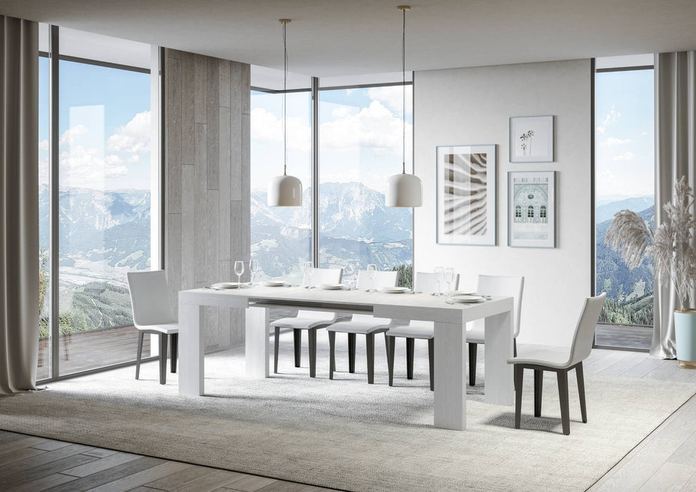 Tavolo Roxell bianco esteso in sala da pranzo